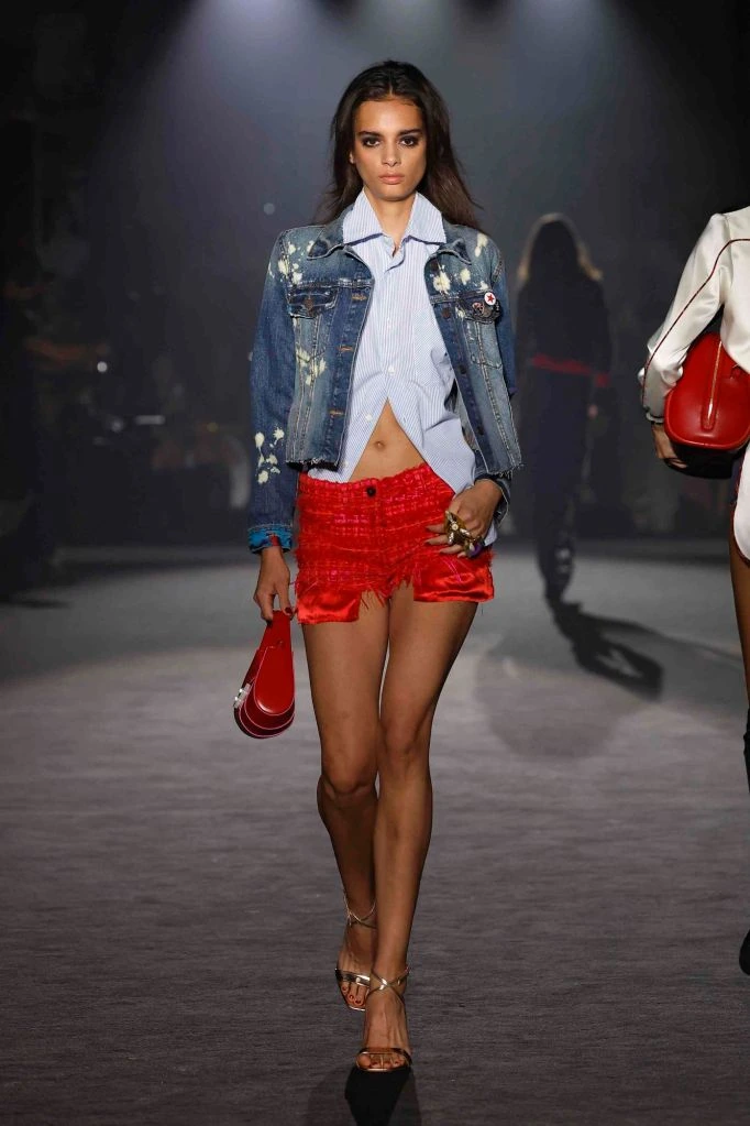 Denim jacket and red shorts — Nathalie Chandler, spring–summer 2025 show, photo 18