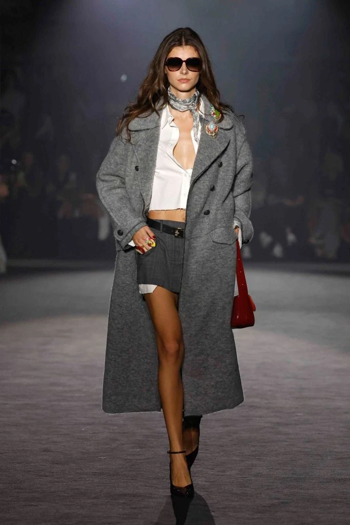 Long grey coat and miniskirt — Nathalie Chandler, spring–summer 2025 show, photo 20