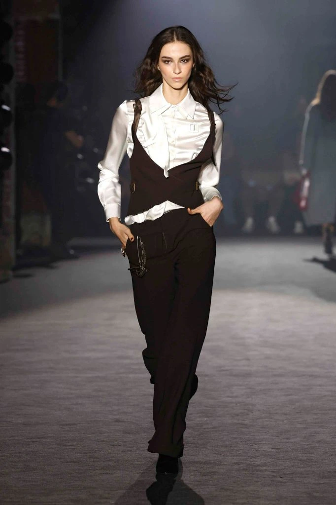 White shirt and dark vest — Nathalie Chandler, spring–summer 2025 show, photo 24
