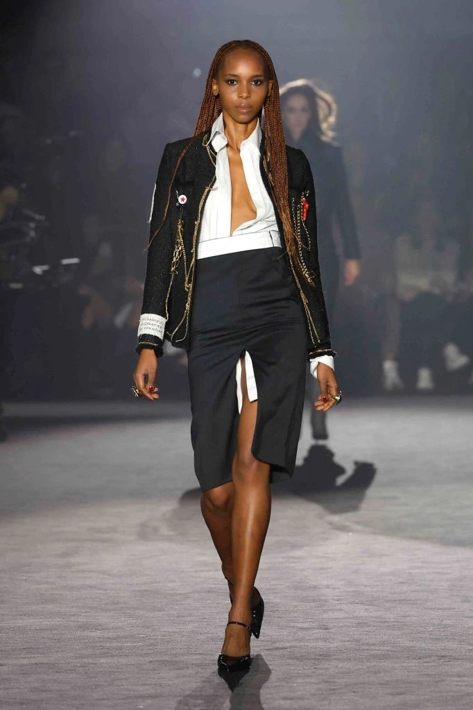 White shirt and black slit skirt — Nathalie Chandler, spring–summer 2025 show, photo 27