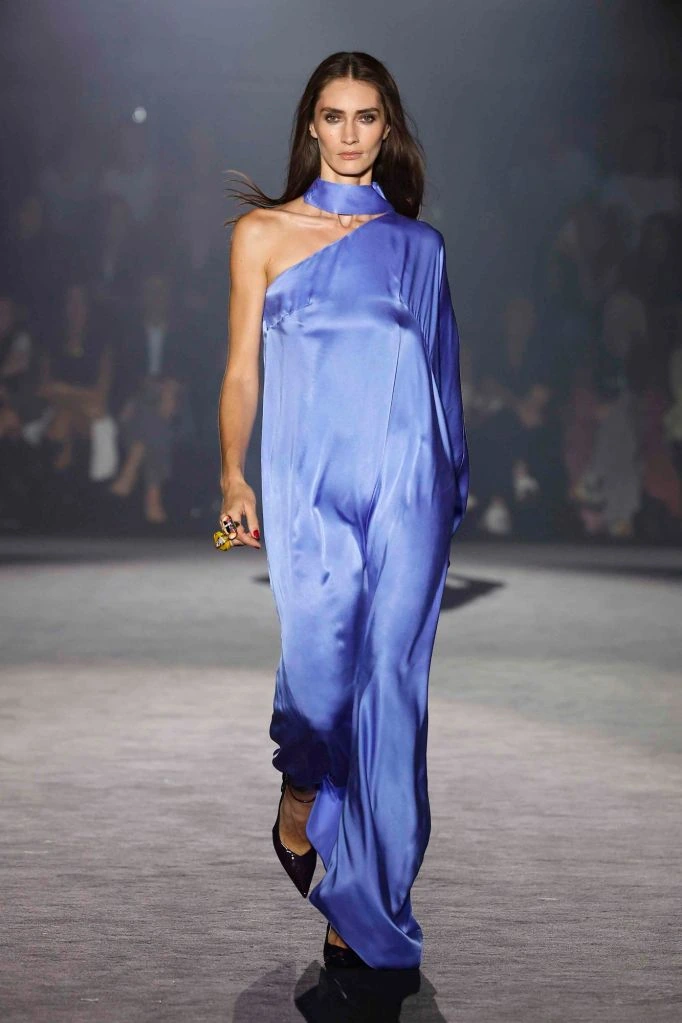 Long asymmetric blue dress — Nathalie Chandler, spring–summer 2025 show, photo 31